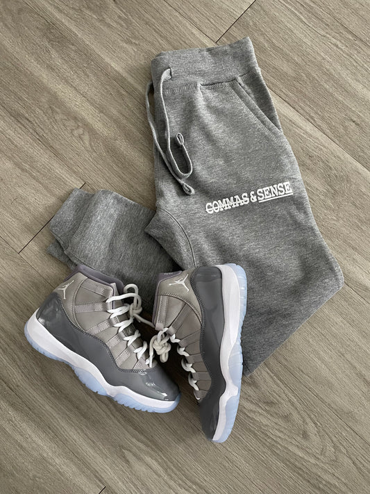 COMMAS & SENSE 3D LOGO SWEATPANTS