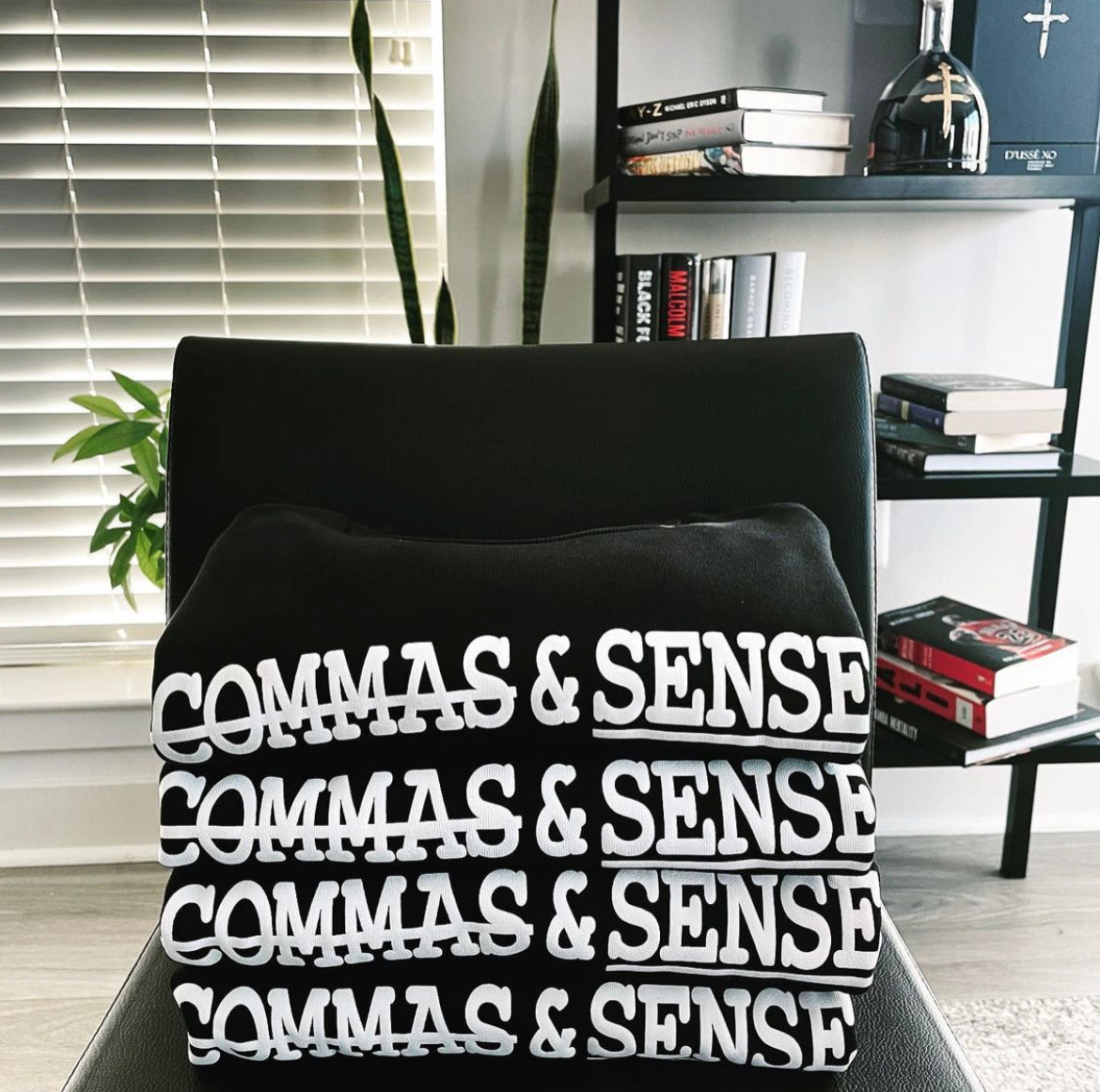 COMMAS & SENSE 3D LOGO CREW