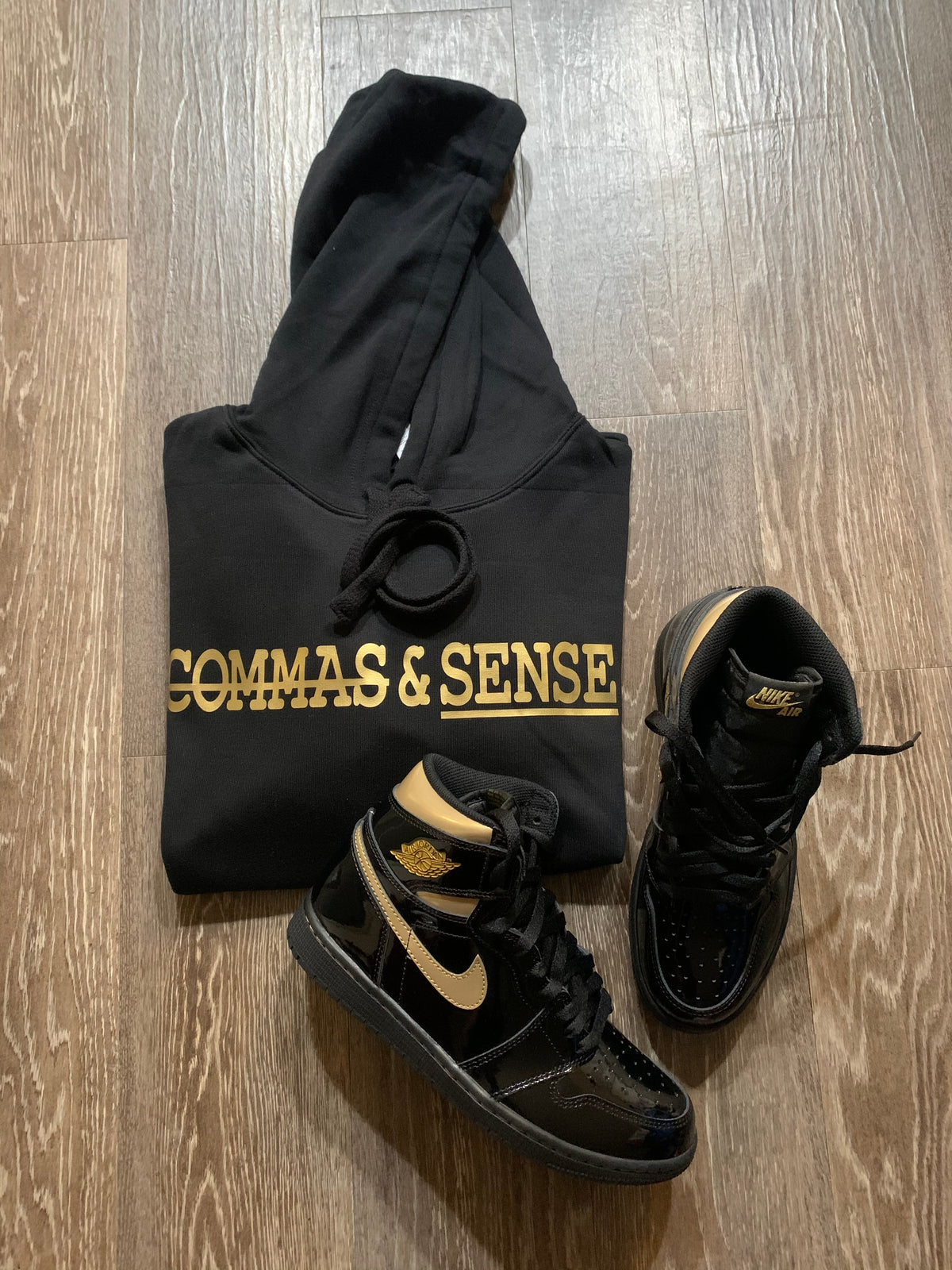 COMMAS & SENSE CLASSIC LOGO HOODIE