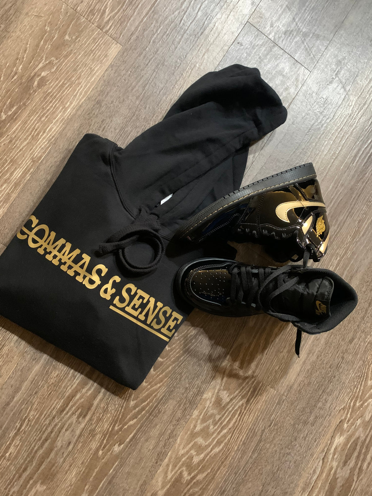 COMMAS & SENSE CLASSIC LOGO HOODIE