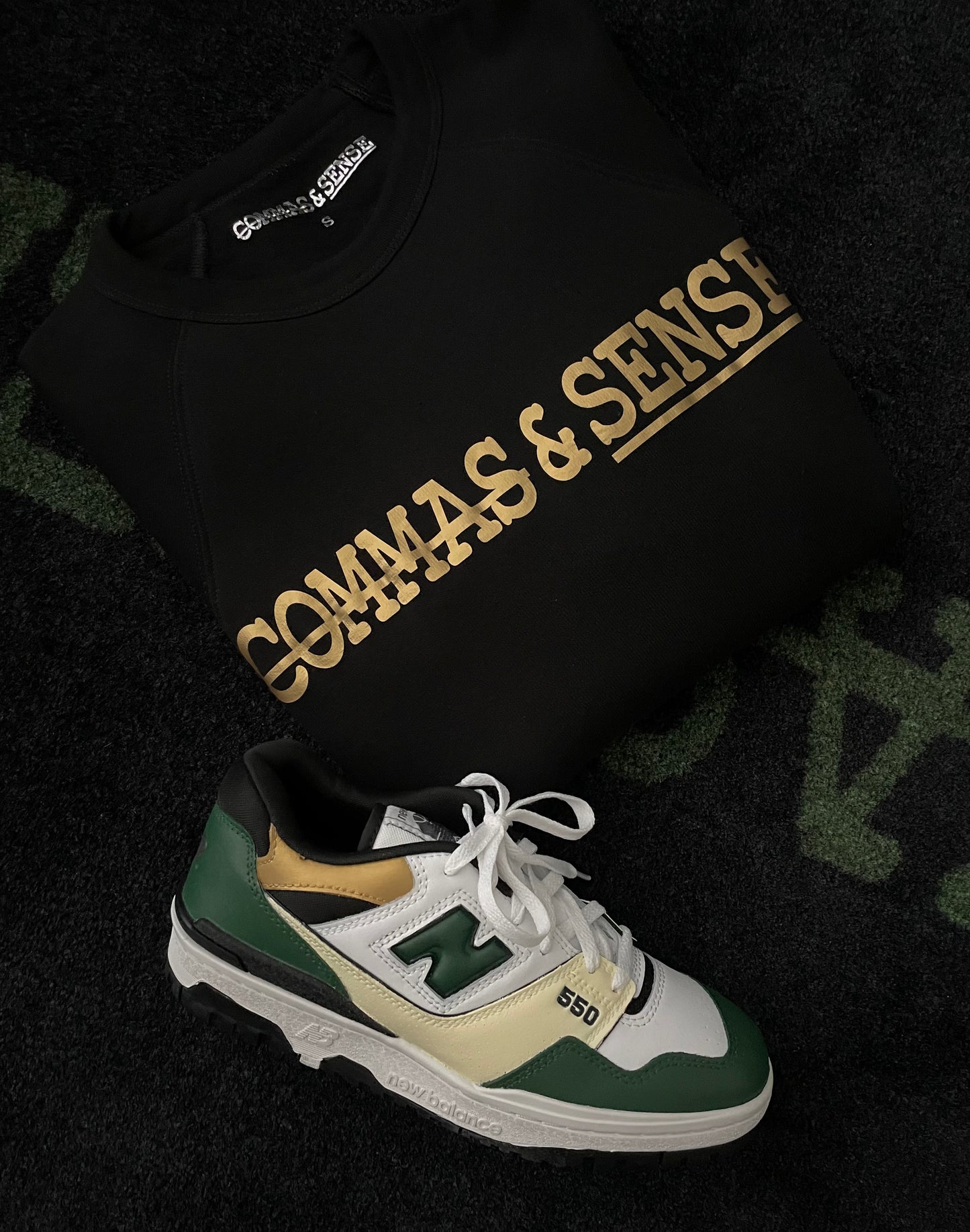 COMMAS & SENSE CLASSIC LOGO CREW