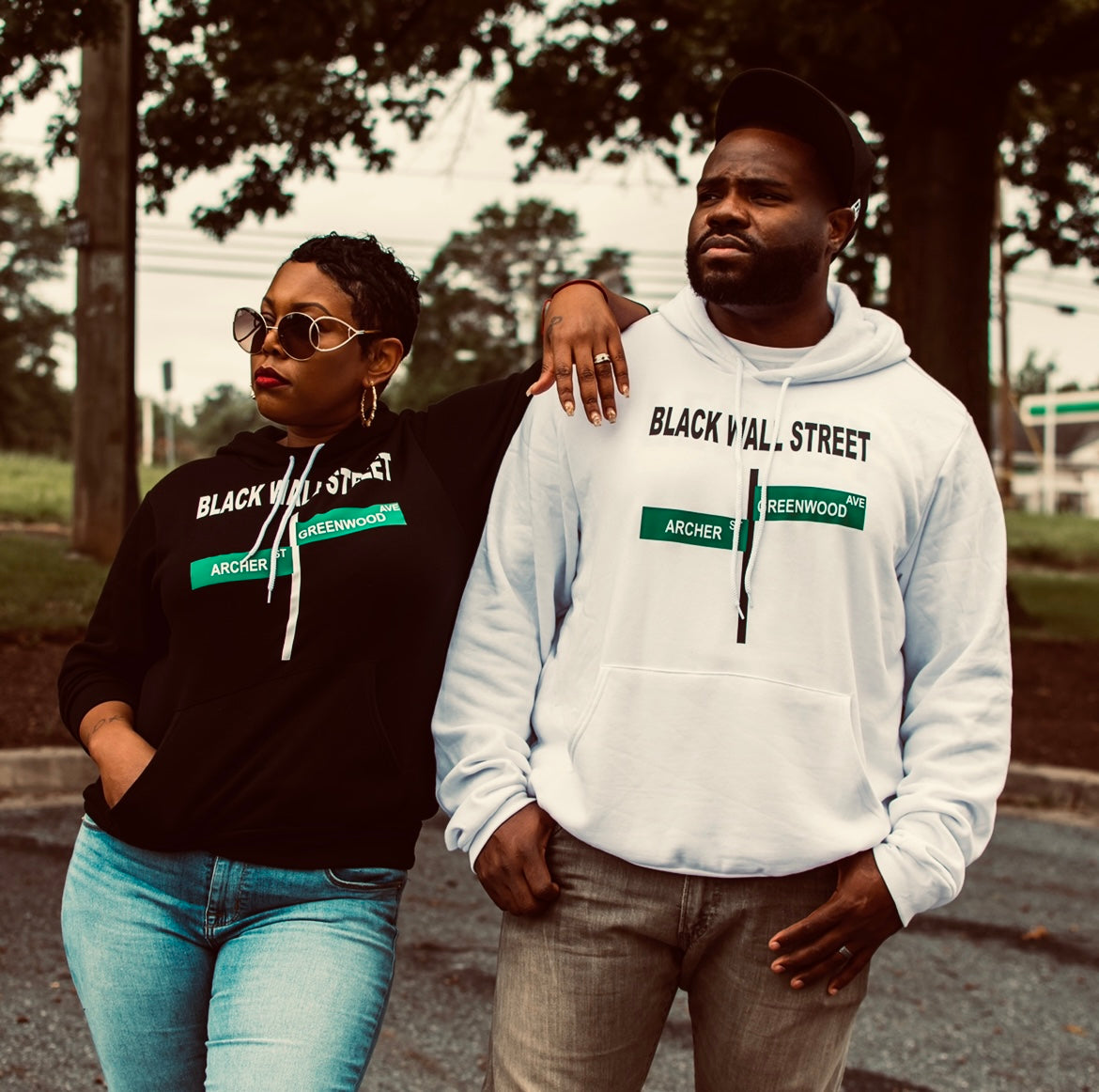 BLACK WALL STREET HOODIE