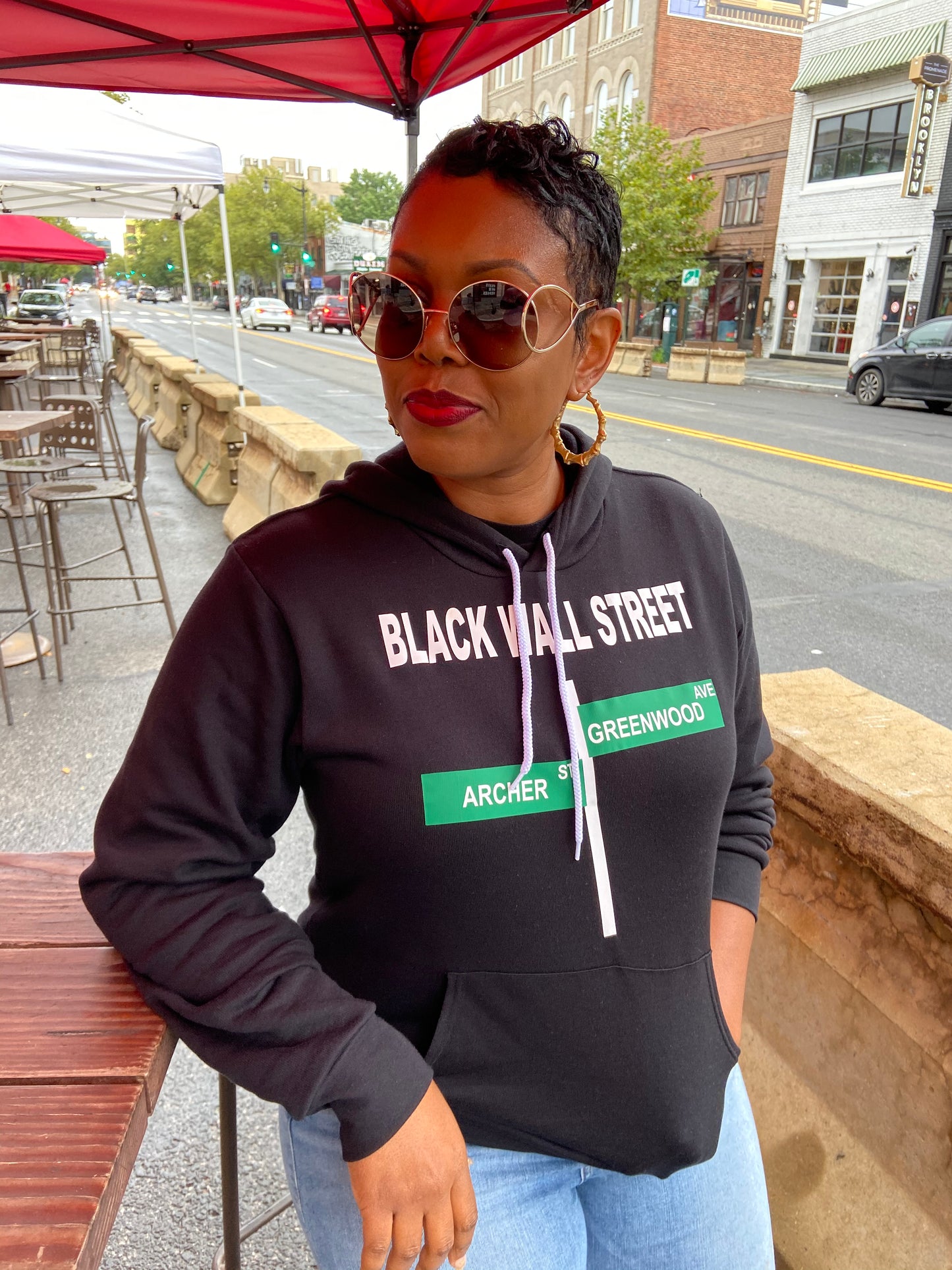 BLACK WALL STREET HOODIE