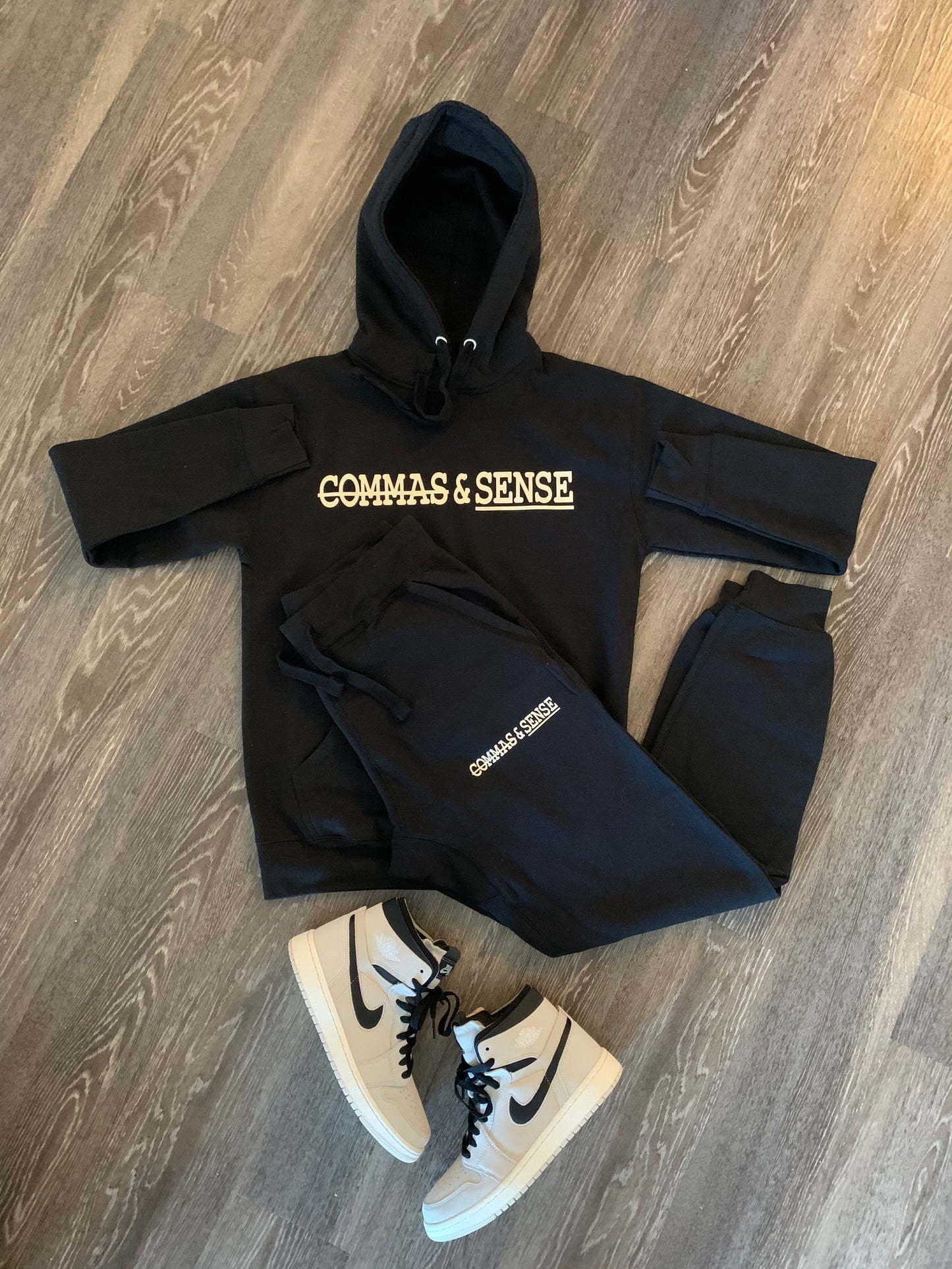 COMMAS & SENSE CLASSIC LOGO HOODIE