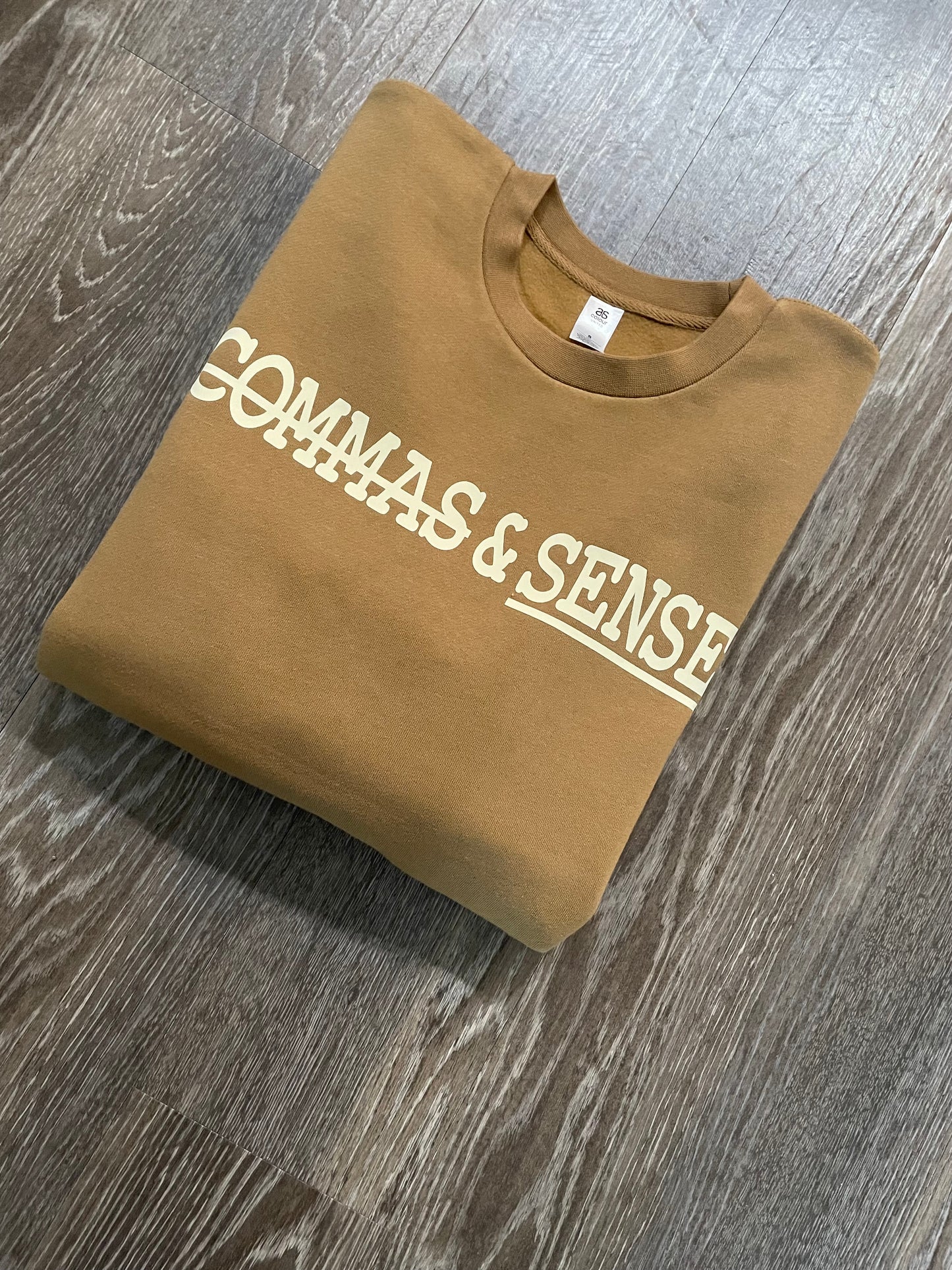 COMMAS & SENSE CLASSIC LOGO CREW