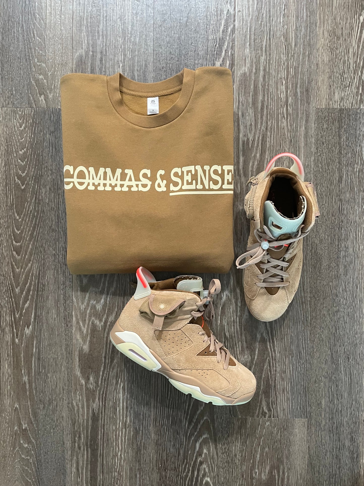COMMAS & SENSE CLASSIC LOGO CREW