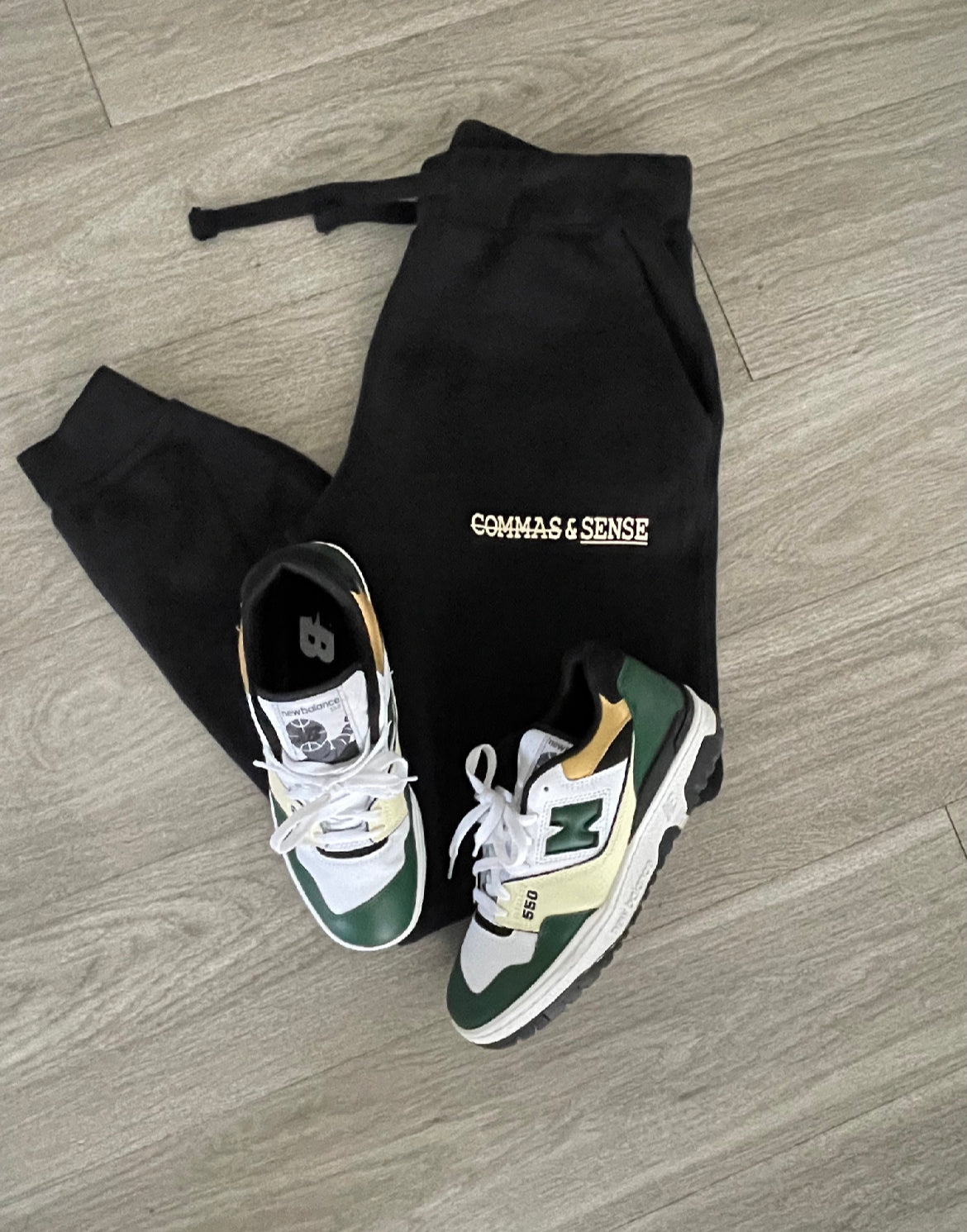 COMMAS & SENSE CLASSIC LOGO SWEATPANTS